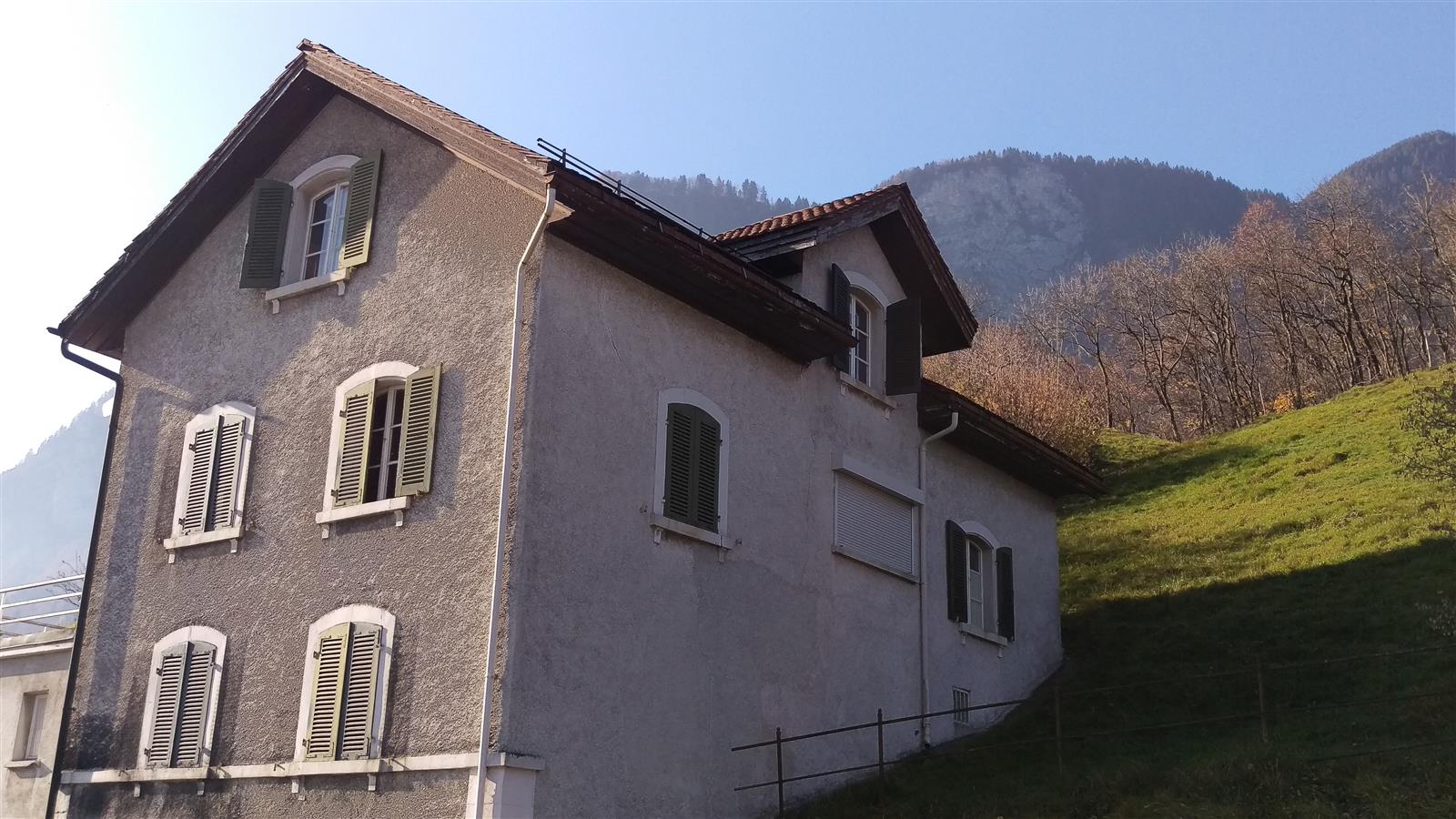 Steildacherneuerung mit Spenglerarbeiten - Ackermann Gebäudehüllen GmbH