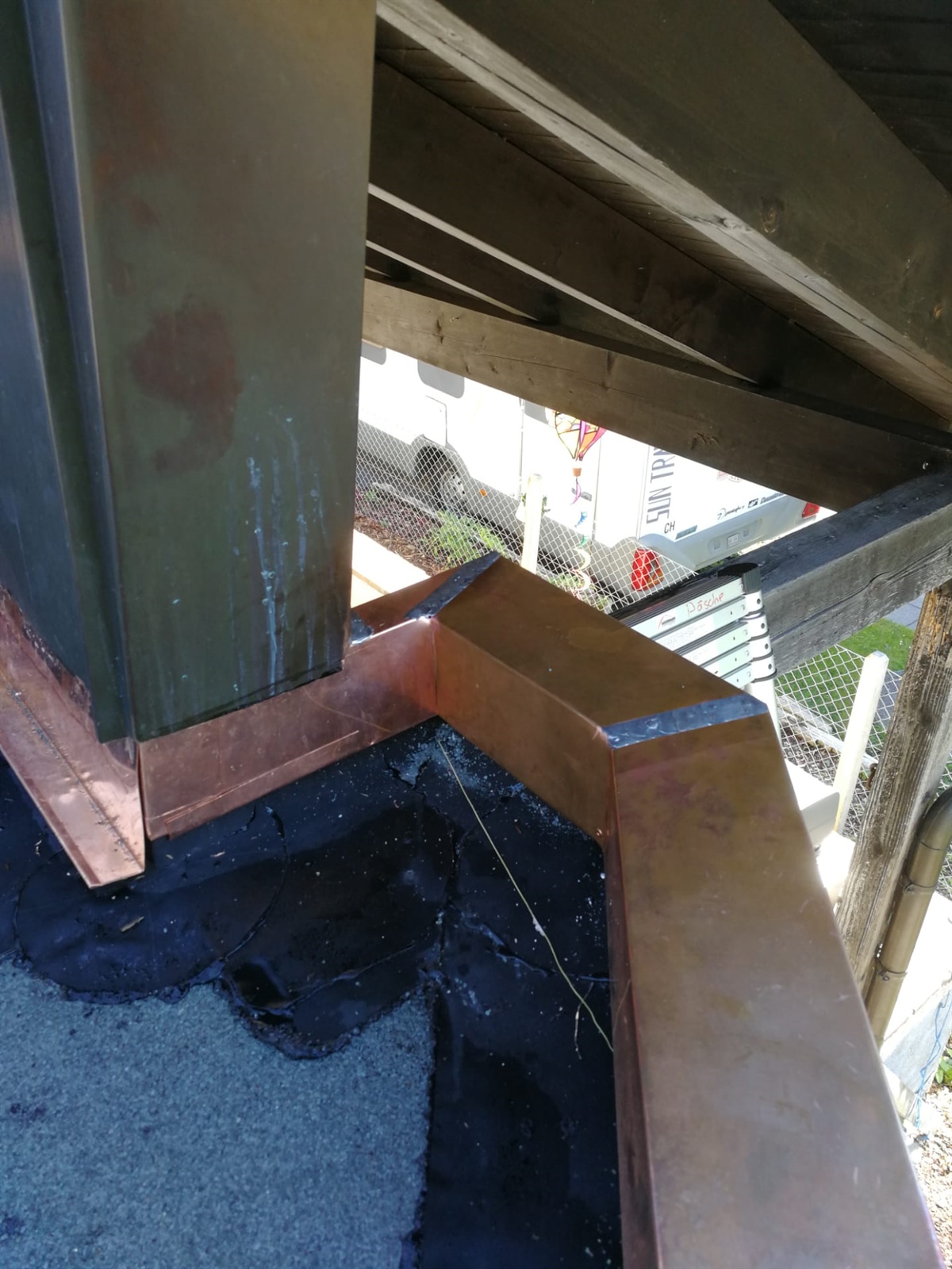 Erneuerung Dachrand und Wandanschluss in Kupfer
