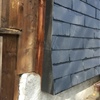 Abschluss Holzfassade zu Naturschieferfassade